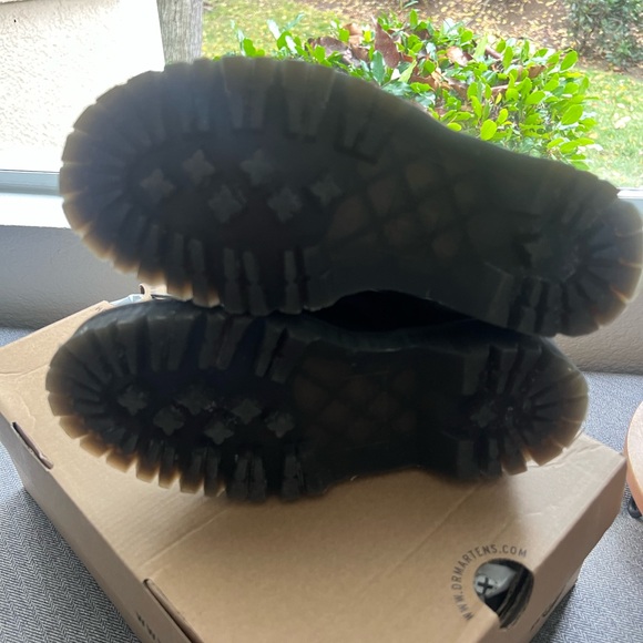 Dr. Martens 1460 Bex | Size 6 - Picture 4 of 7